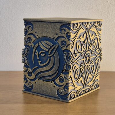 Solaris Deck box - MTG, Lorcana, Onepiece, Pokemon & autres compatible - Personnalisable pour TCG - 125 Cartes Sleevées peinte à la main